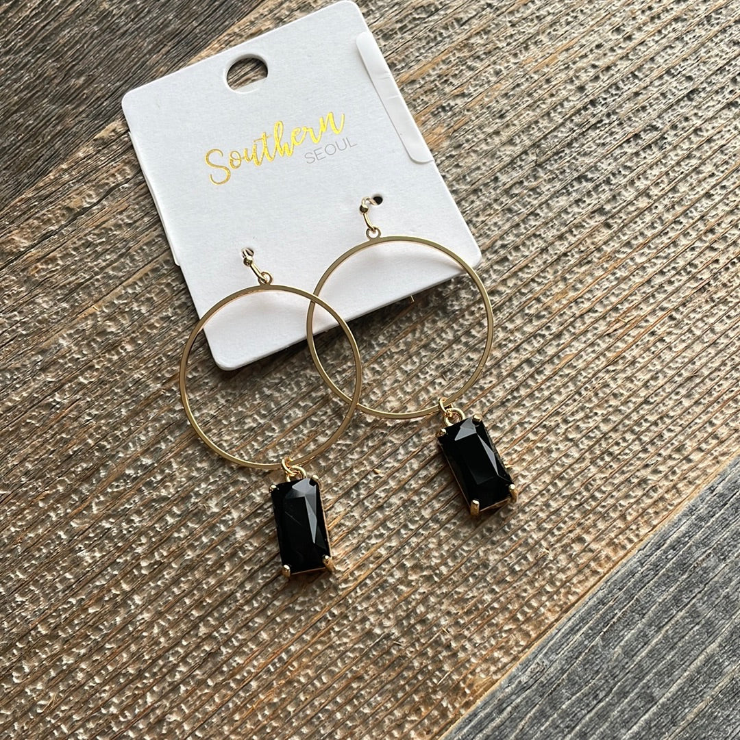 Rectangle prong w/ black glass stone earrings